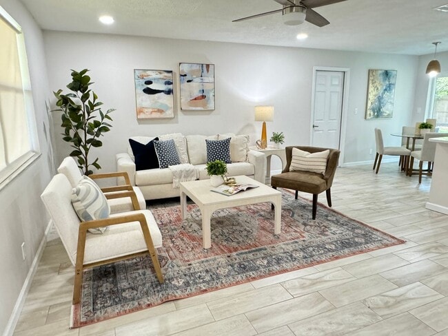 Building Photo - Location Annual Single Fam Rental Pets ok