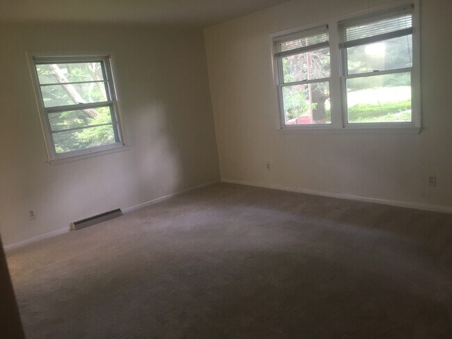 Building Photo - 4995 E State Rd 45