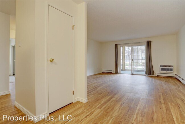 Building Photo - 2 br, 1 bath House - 13500 E Cornell Ave #102