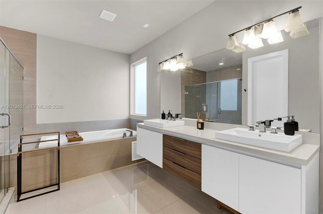 Building Photo - 7535 NW 98th Ave
