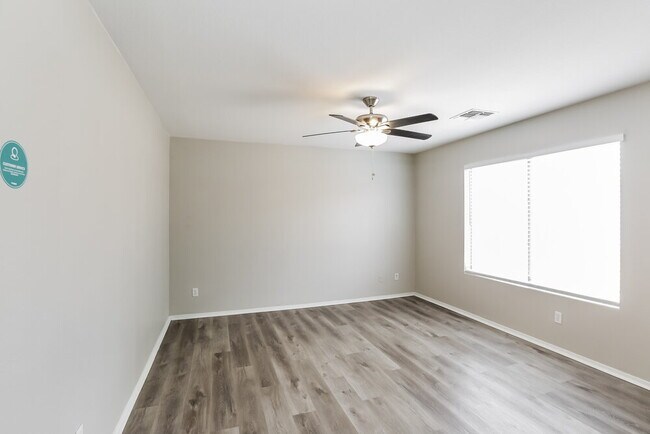 Building Photo - 12814 W Crocus Dr