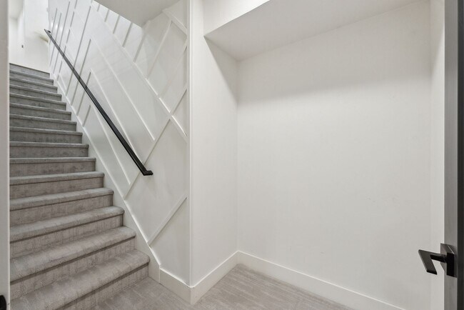 Building Photo - Stunning Single Family Home In Beautiful N...