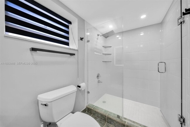 Building Photo - 707 NE 27th Ave