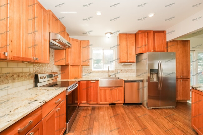 Building Photo - 26917 Sweetbriar Dr