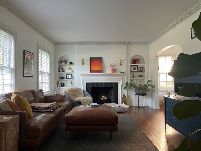 Primary Photo - 6004 W Wells St