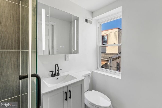 Building Photo - 3058 Tilton St