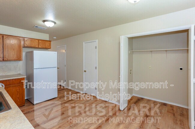 Building Photo - 4005 Madison Dr