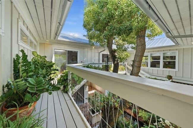 Building Photo - 700 Lands End Dr