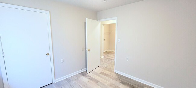 Building Photo - Charming 4BR Home with Modern Upgrades & Spacious Yard