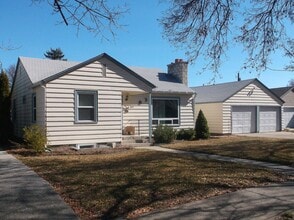 Building Photo - SPACIOUS single family home with double ga...