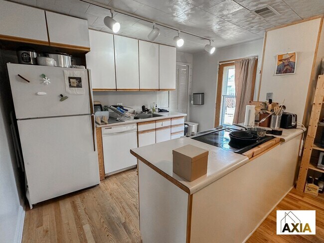 Building Photo - 3BD/1BA Home w/ Great Views!