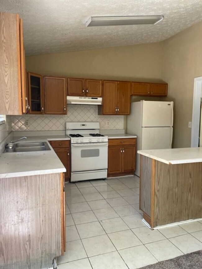 Building Photo - 2110 Lown Farm Ln