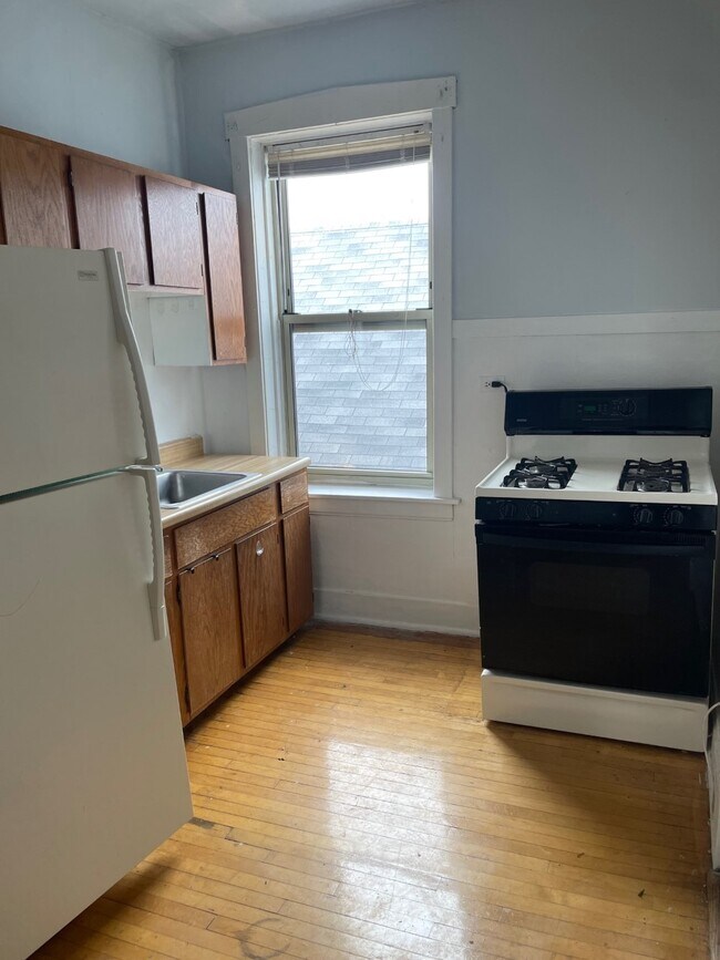 Building Photo - 3536 W Cullom Ave