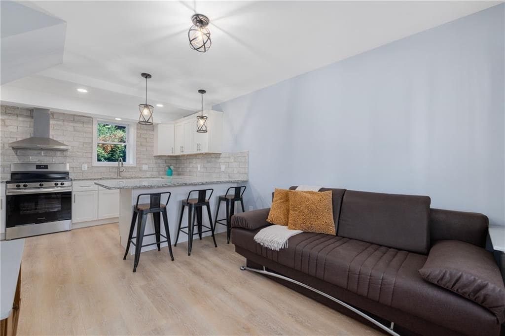 Building Photo - 152 Tuckerman Ave