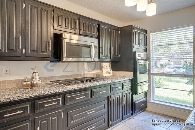 Building Photo - 8730 Grenadier Dr