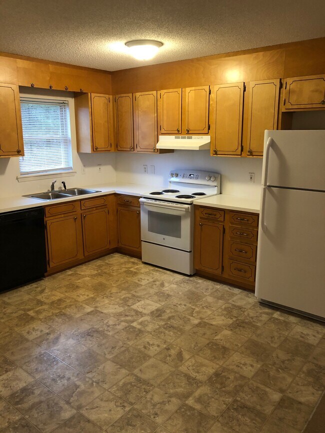 Building Photo - 2621 31st Avenue Ct NE