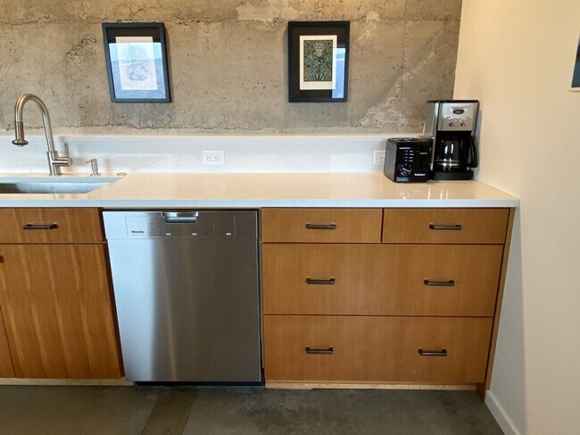 Building Photo - Furnished, with a Mosier View of the Columbia