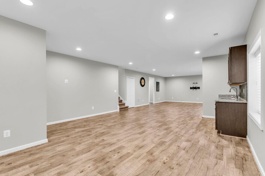 Building Photo - 42522 Stratford Landing Dr
