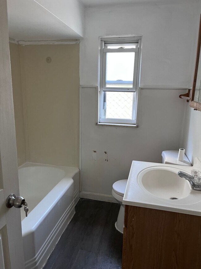 Building Photo - 3199 W 116th St