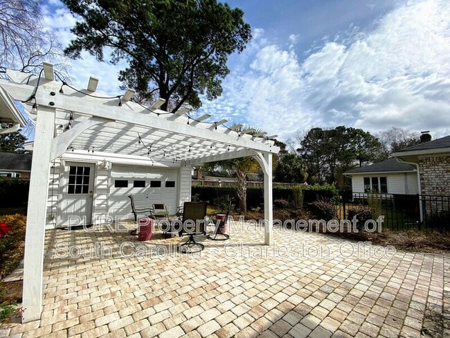 Building Photo - 14 Lampton Rd