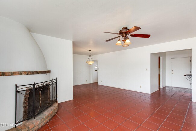 Building Photo - 1524 W Ocotillo Rd
