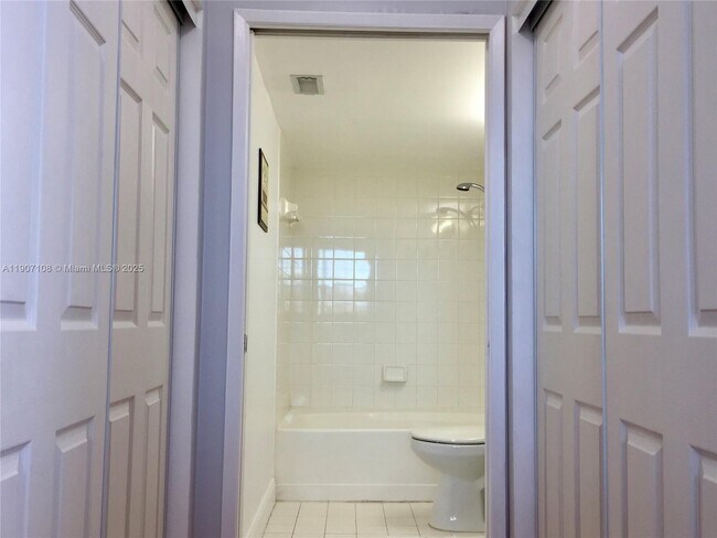 Building Photo - 19555 E Country Club Dr