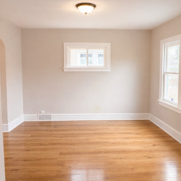 Building Photo - 3584 Lloyd Rd