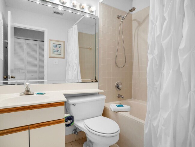 Building Photo - 3BR/3BA Fully Furnished Beach Cottage at H...