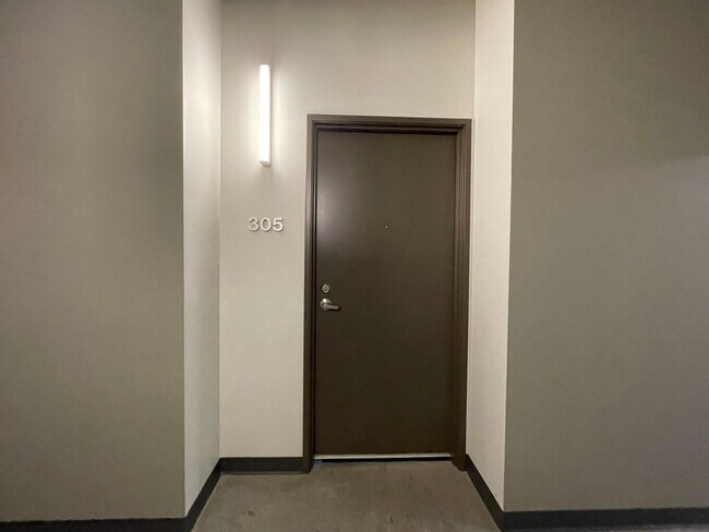 Building Photo - Industrial Highrise Available in the Stree...