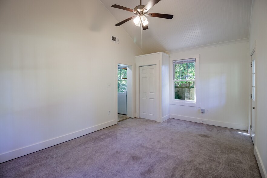 Building Photo - 2525 Belmont Ave