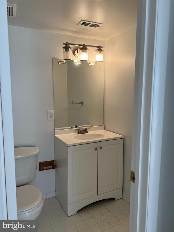 Building Photo - 11623 Vantage Hill Rd