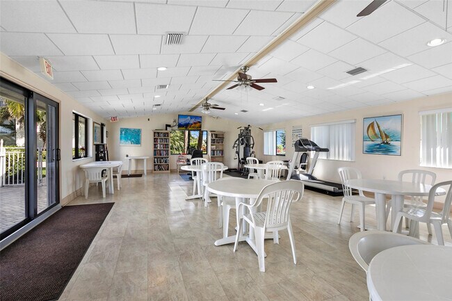 Building Photo - 5167 N Hwy A1A