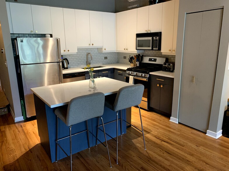 Kitchen - 2201 W Wabansia Ave