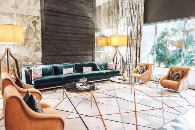 Building Photo - Luxurious Jewel high-rise condo unit; FULL...