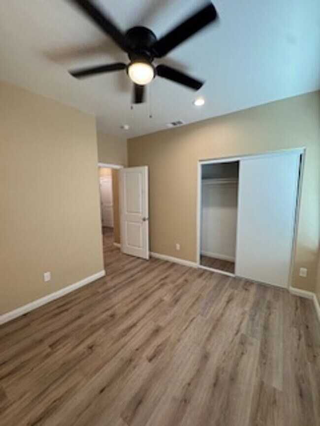 Building Photo - Beautiful Home