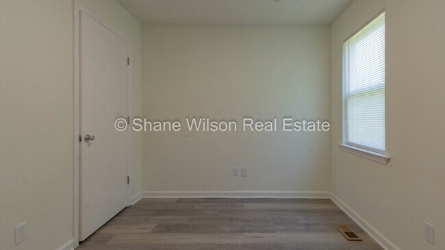 Building Photo - 408 N Hickory St