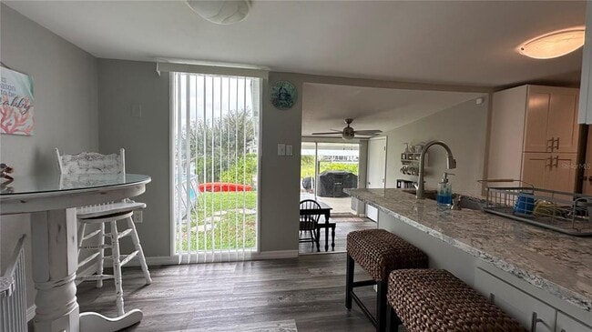 Building Photo - 526 Alta Vista