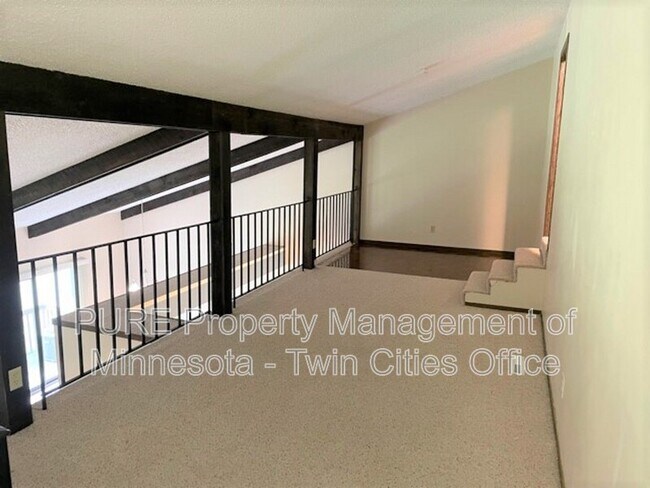 Building Photo - 14317 Fairway Dr