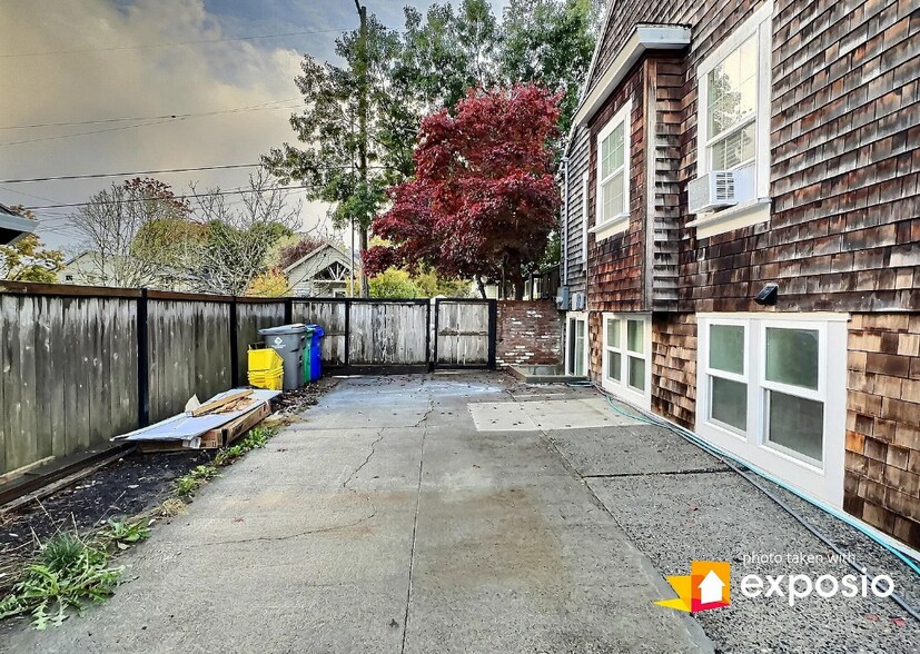 Building Photo - 403 S Idaho St