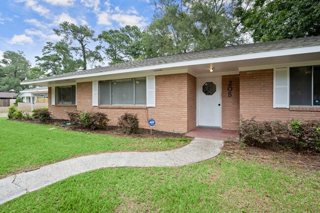 Primary Photo - 205 Taft Ave