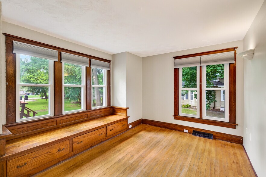 Building Photo - 521 W Whitewater St