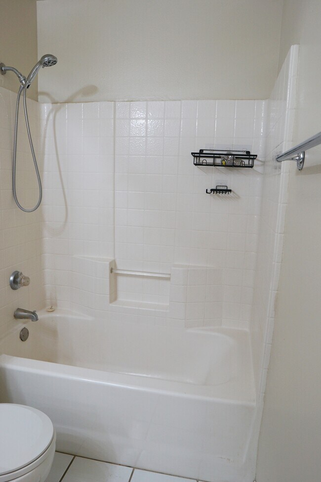 Building Photo - 52205 Avenida Velasco