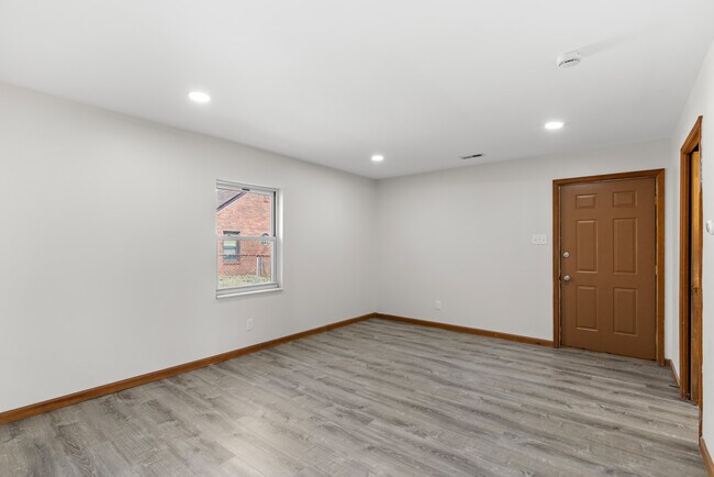Building Photo - 223 N Dellwood Ave