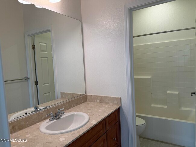 Building Photo - 10890 Oakhaven Dr