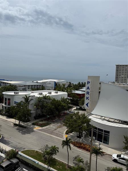 Building Photo - 305 N Pompano Beach Blvd
