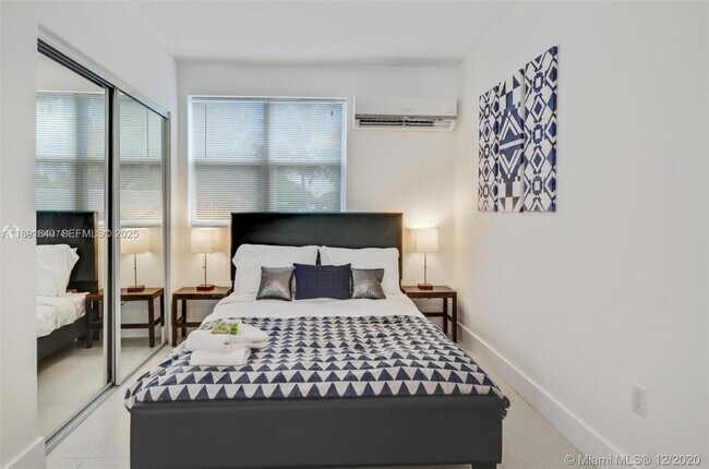 Building Photo - 2601 NW 1st Ave