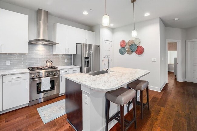 Building Photo - 1205 Elm St