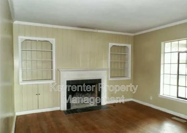 Building Photo - 2220 S Indianapolis Ave