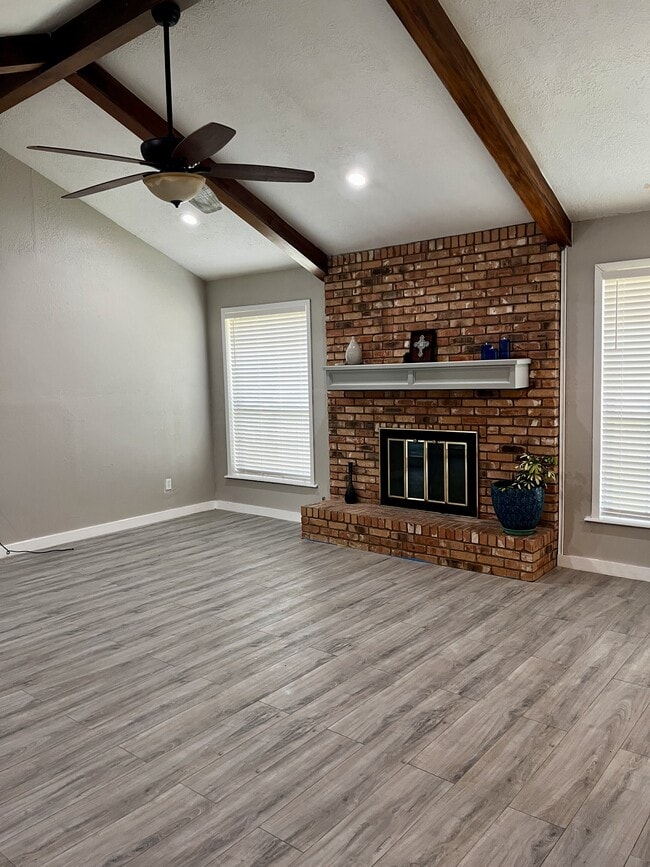 Building Photo - 1010 Holt St