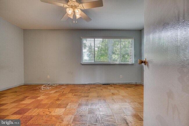 Building Photo - 7304 Park Village Ct